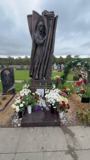 Она так боялась одиночества … Могила Ирины Мирошниченко / август 2025 Троекуровское кладбище