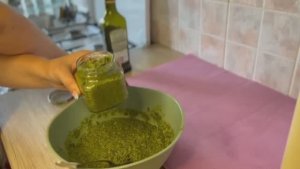 Не заменимый соус песто .