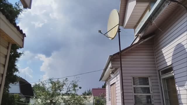 Наблюдение за мини-грозовым облаком смотреть онлайн