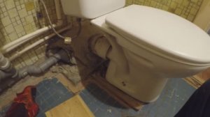 Установка унитаза на тафту.