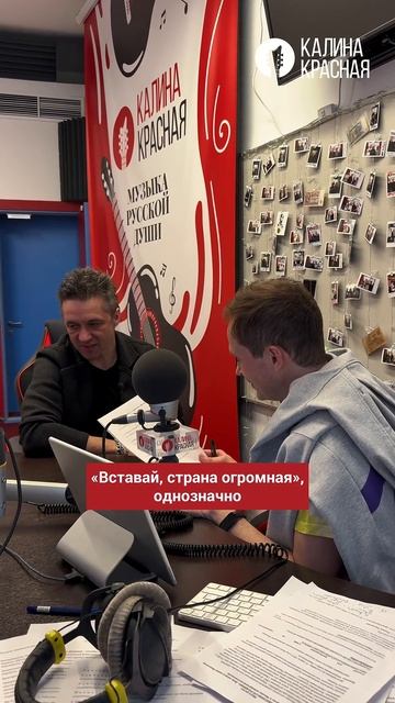 Роман Рыкалов — лидер группы «Ещё» — выбрал любимую военную песню! #shorts смотреть онлайн