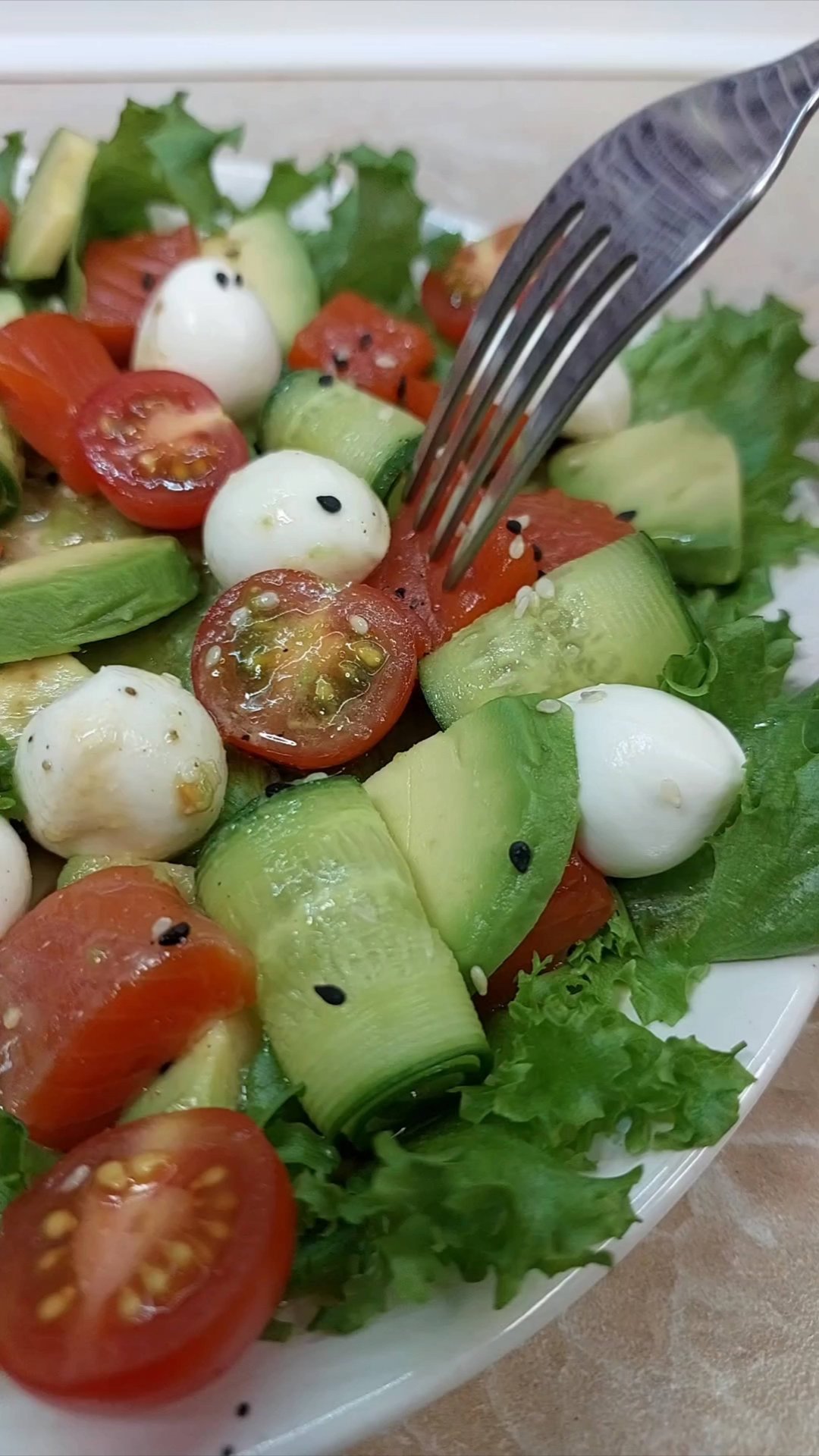 Салат с красной рыбой