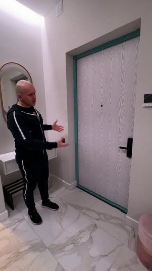 Как не нужно делать обрамление входной двери? #алексейземсков #alexeyzemskov #входнаядверь #ремонт