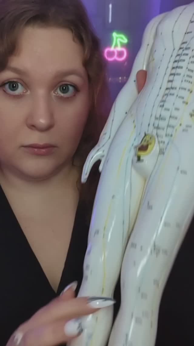 АСМР Пластиковый мужик для акупунктуры Вам в лицо 🤭 Acupuncture man doll ASMR #асмр #asmr смотреть онлайн