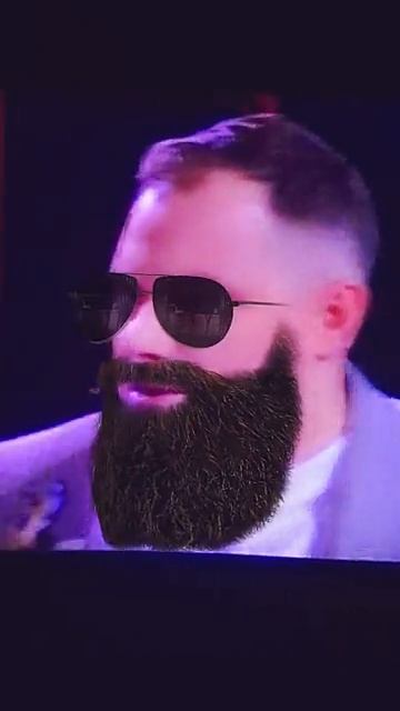 Что звинит то?