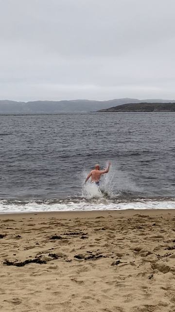 Забег в Баренцево Море. Северо Ледовитый Океан. смотреть онлайн