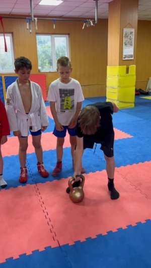 Мальки ПРОТИВ старших!😁