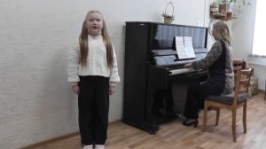 Песня для детей "Среди цветов"