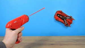 Машинка с лазерным пультом которая ездит по стенам и потолку!