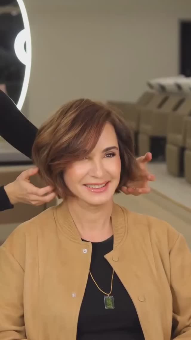 Превосходная Стрижка Градуированный Боб после 55 лет #стрижка #средниестрижки #бобстрижка смотреть онлайн