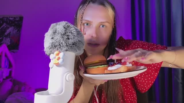 Асмр Итинг фейковой еды Asmr Eating Fake Food