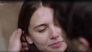 Фильм "Фиктивный брак", песня неизвестного исполнителя "Как я тебя люблю не знает даже море"