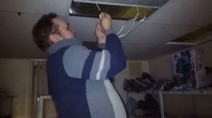 Замена потолочных светодиодных светильников на потолке Армстронг в пункте выдачи заказов WILDBERRIES