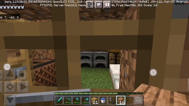 Свино-зомби украл мою алмазную броню в суперплоском мире в Майнкрафте.