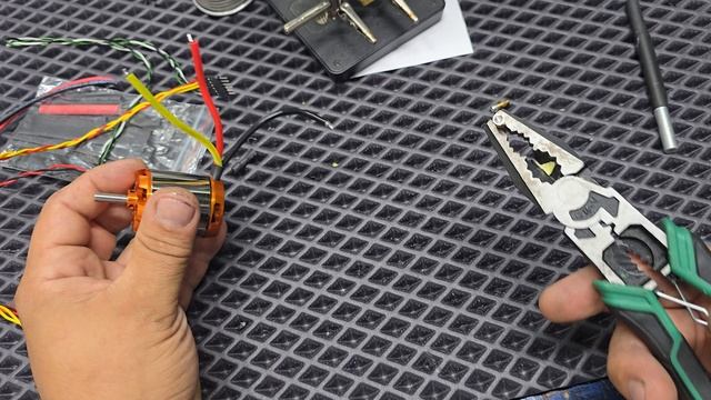 сборка дна часть 5. Распайка силовой установки часть 1.