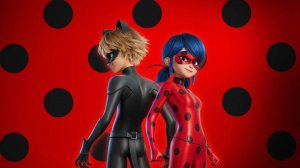 Маша и Медведь против Леди Баг.Догонялки за Конфетами и Енотами.Кто Быстрее