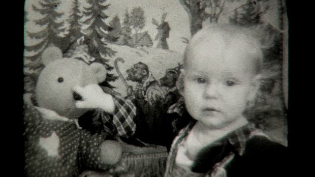 Люде около года. смотреть онлайн