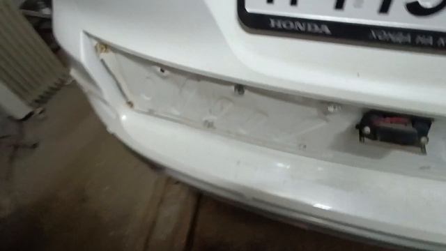 Закрепил стяжками накладку на двери багажника