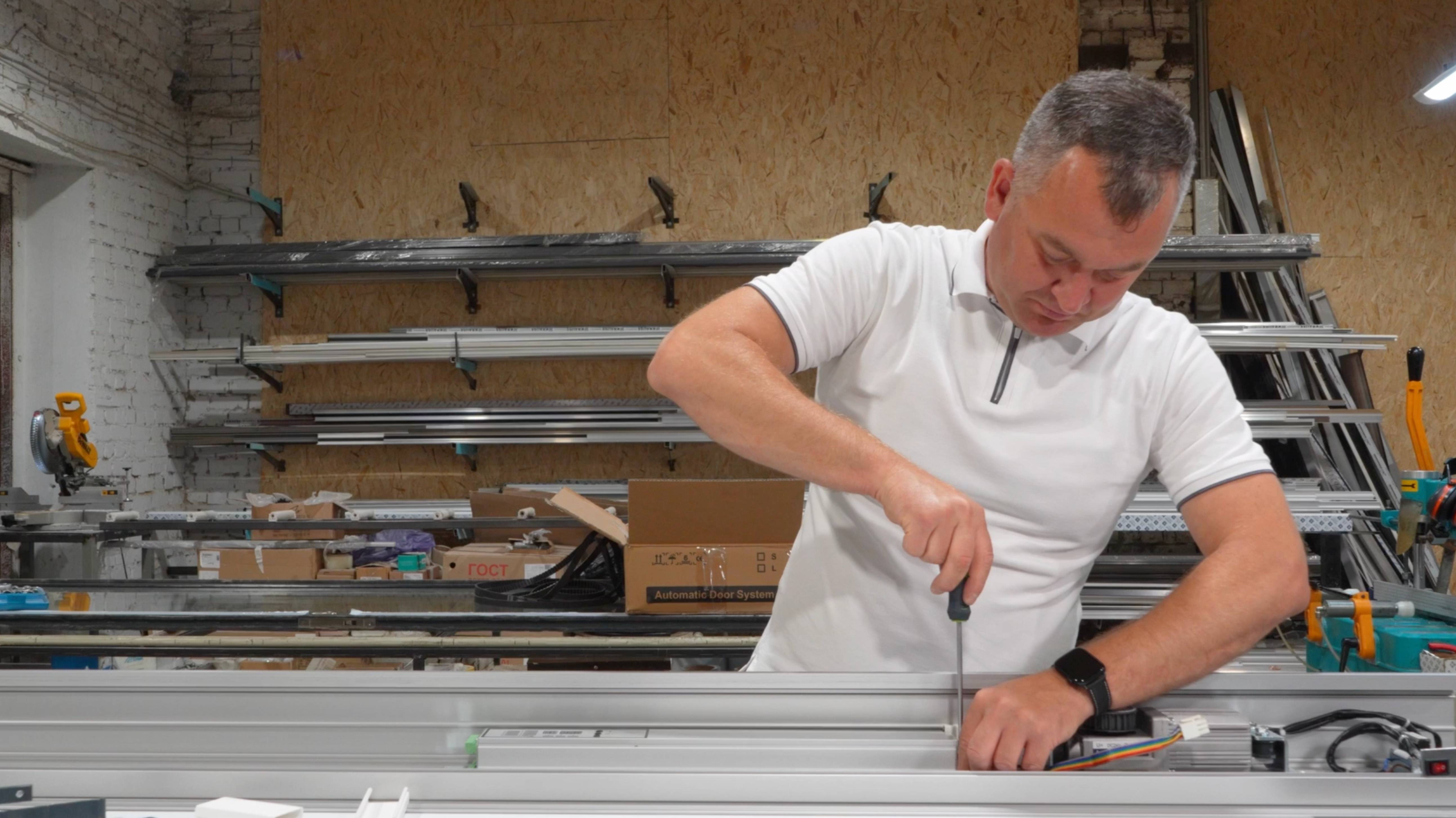 Наполнение базового профиля автоматической двери FUJI