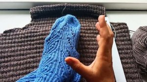 Готовые работы.Комплектик торопыжке,манишки,носки.Жилет вяжу.