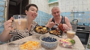Закупили ВКУСНЯШКОЙ с ГОЛОДУХИ) Мукбанг НАЛОПАЛИСЬ готовой еды, ОТМЕТИЛИ нашу кухню) Болтаем УГАРАЕМ