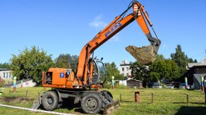 Экскаватор ТВЭКС ЕК-12 и КамАЗ-55111. Виртуозная работа. / Excavator TVEKS EK-12 and KamAZ-55111.