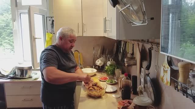 🤦_♀️ОСТОРОЖНО‼ ПРОФЕССИОНАЛ ЛОВИТ РЫБУ🐟МАСТЕР КЛАСС по ПРИГОТОВЛЕНИЮ ХЕ из РЫБЫ😋