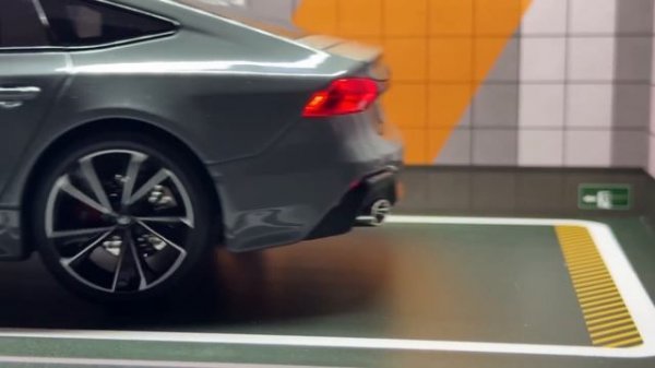 Марк представил 3 автомобиля, изготовленных на заказ в масштабе 1_18 - Audi, Land Rover, Mercedes