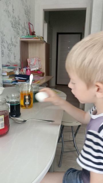 Красим яйца! смотреть онлайн