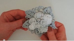 МК по созданию текстильной брошки - кулона, выполненной из элементов, связанных крючком