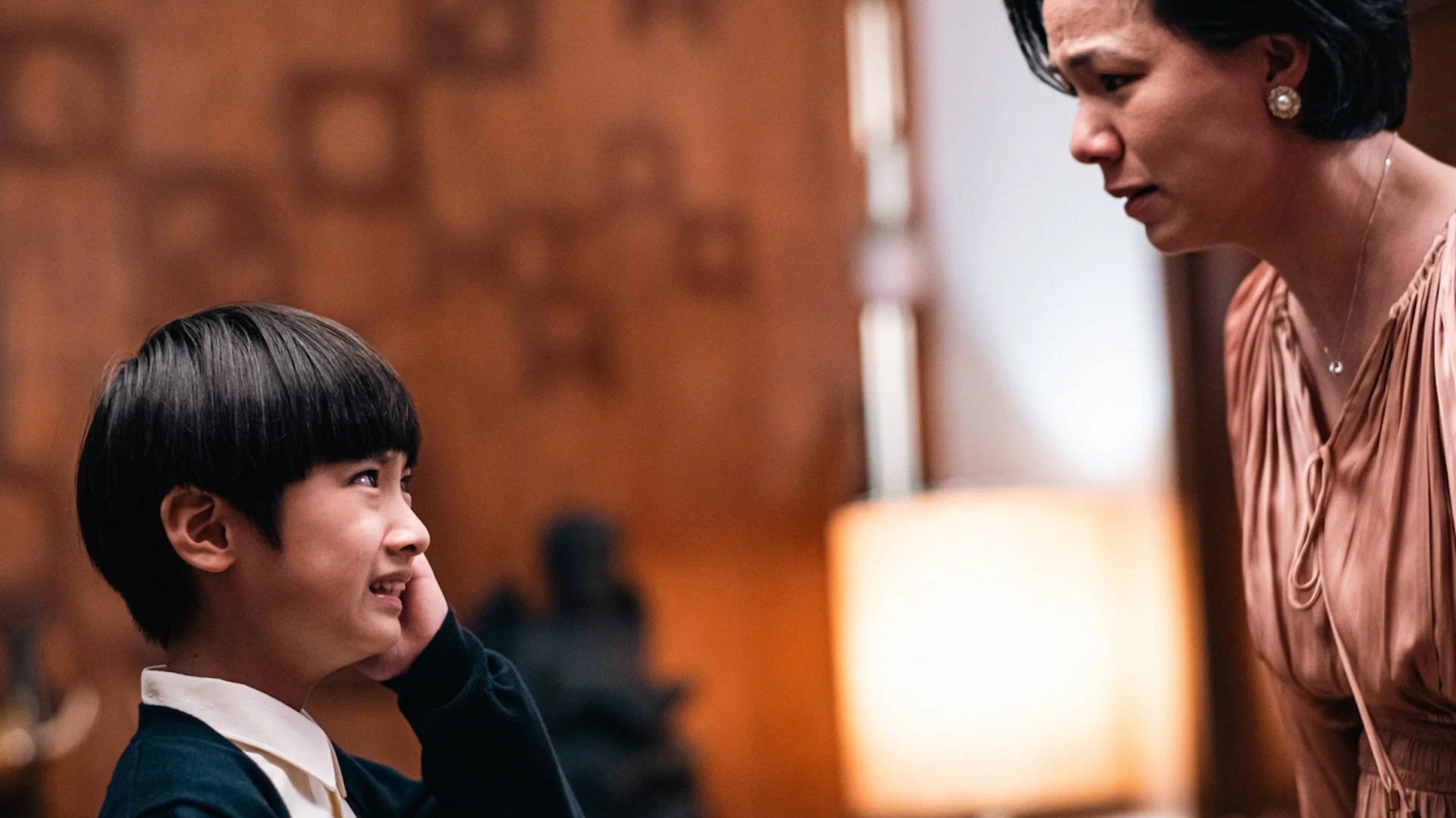 Я БОЛЬШЕ НЕ МОГУ! 10-ЛЕТНИЙ МАЛЬЧИК В ОТЧАЯНИИ ДЕЛАЕТ ВЫБОР! | КРАТКИЙ ПЕРЕСКАЗ ФИЛЬМА смотреть онлайн