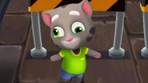 Говорящий Том бег за золотом