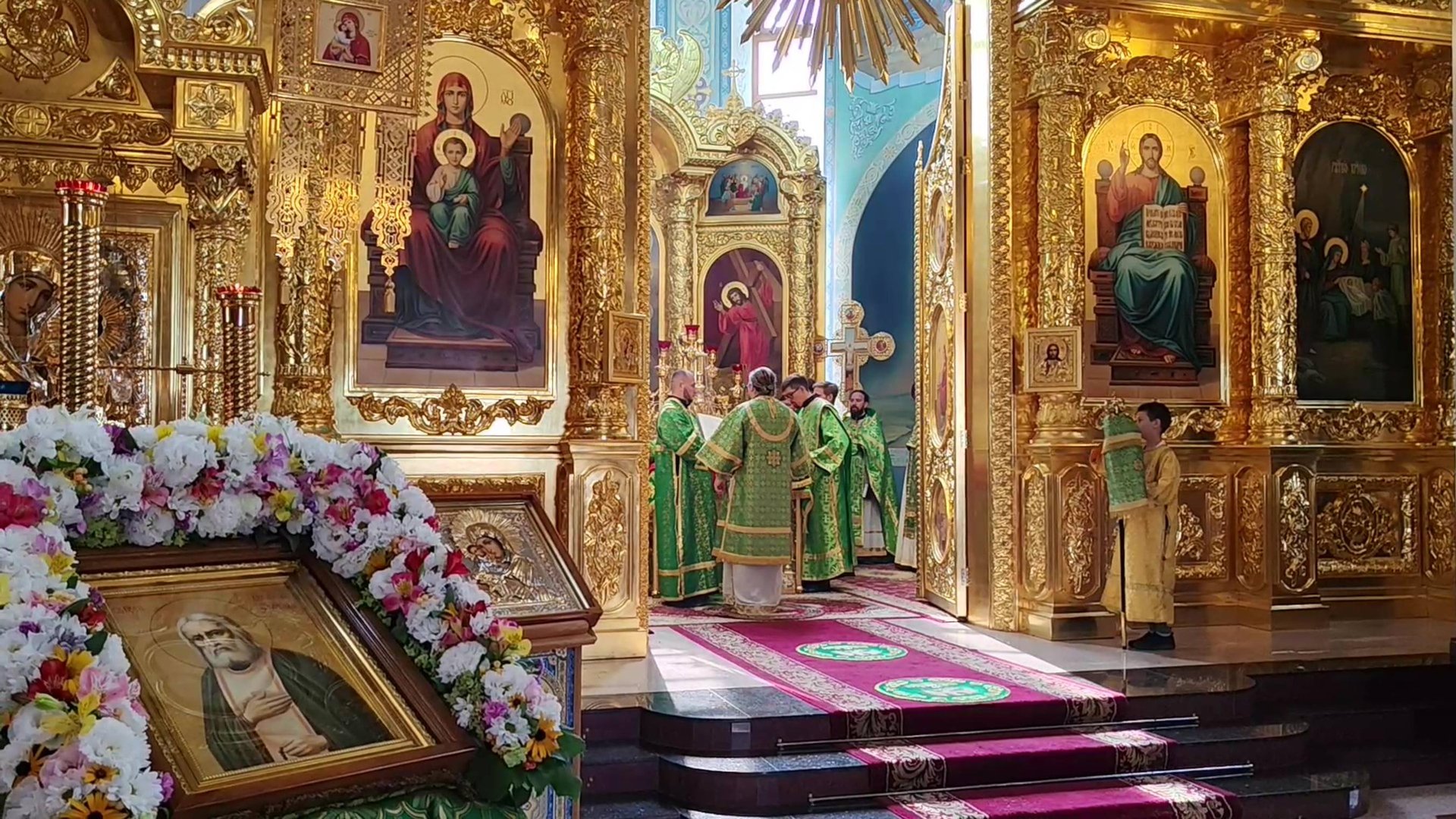 "Достойно есть" (подобен "Радуйся"). Народный хор Собора, регент Ирина Филатова. смотреть онлайн