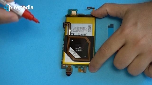 Sony Xperia Z5 Compact - Battery Replacement ｜ Teardown Guide [UDfvMOe3ycg] смотреть онлайн