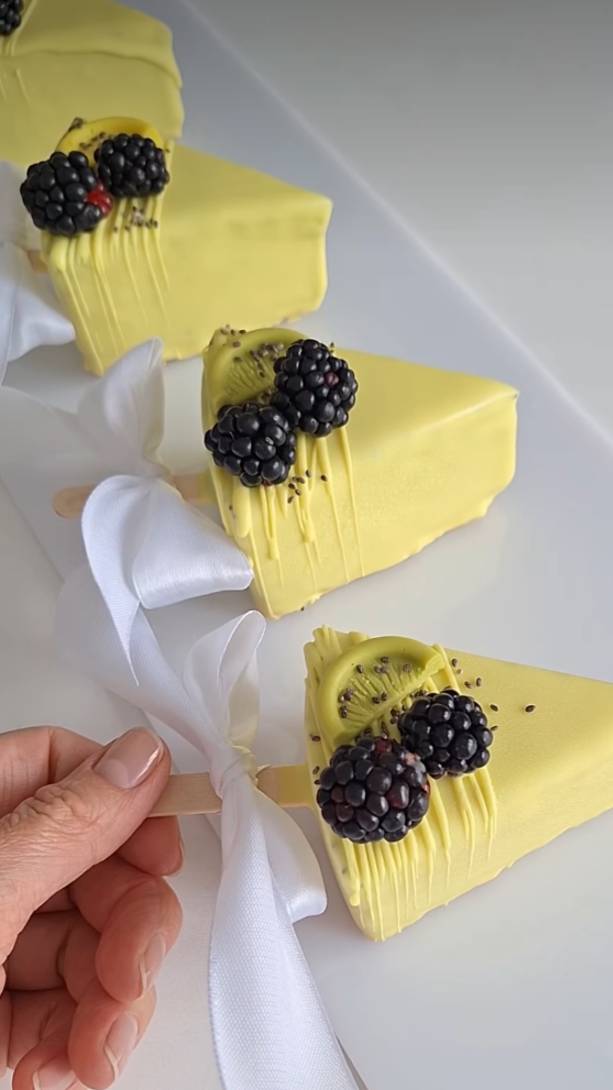 Дольки лимона и лайма из пуговиц 👌 смотреть онлайн