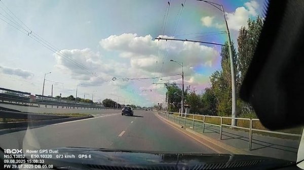 Видеорегистратор-зеркало с базой камер iBOX Rover 2 - дневная съёмка