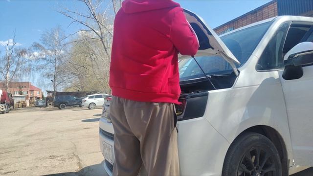 Установка упоров капота Honda Stepwgn Rp6