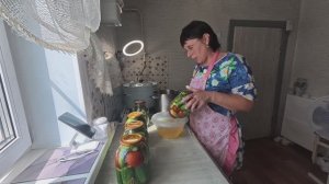 Все индивидуально. Хлопочу на кухне. Вечером пошли гулять с Джесси