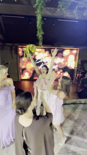 Долгожданная победа на букете невесты #невеста #букет #свадьба #артемпалыч #wedding #букетневесты