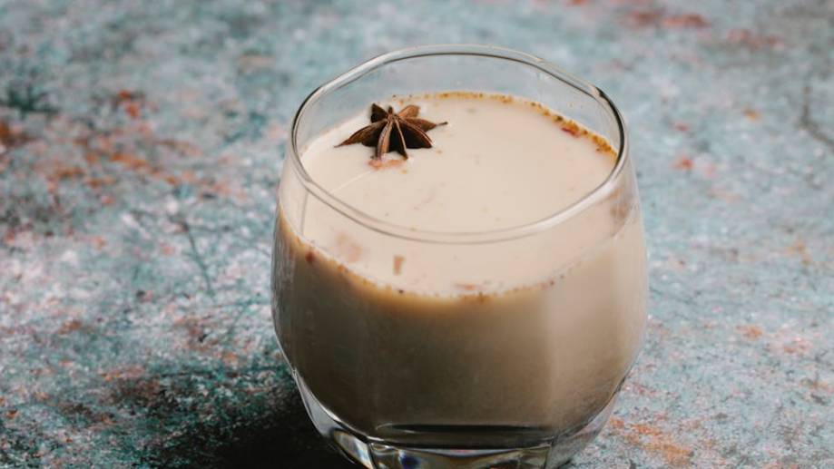 Warm & Spicy Chai Tea Latte – Nutrition & Flavor Guide смотреть онлайн