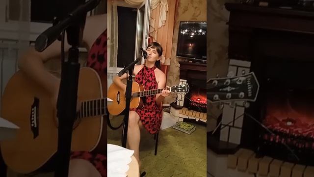 А эта запись сделана позже в тот же вечер, песня спета на бис раз в 50-й😁😅 смотреть онлайн