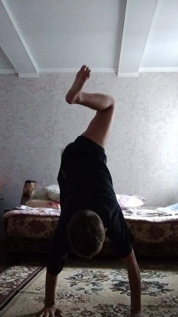 Пробую стойку наруках часть 4👌👍😘 смотреть онлайн
