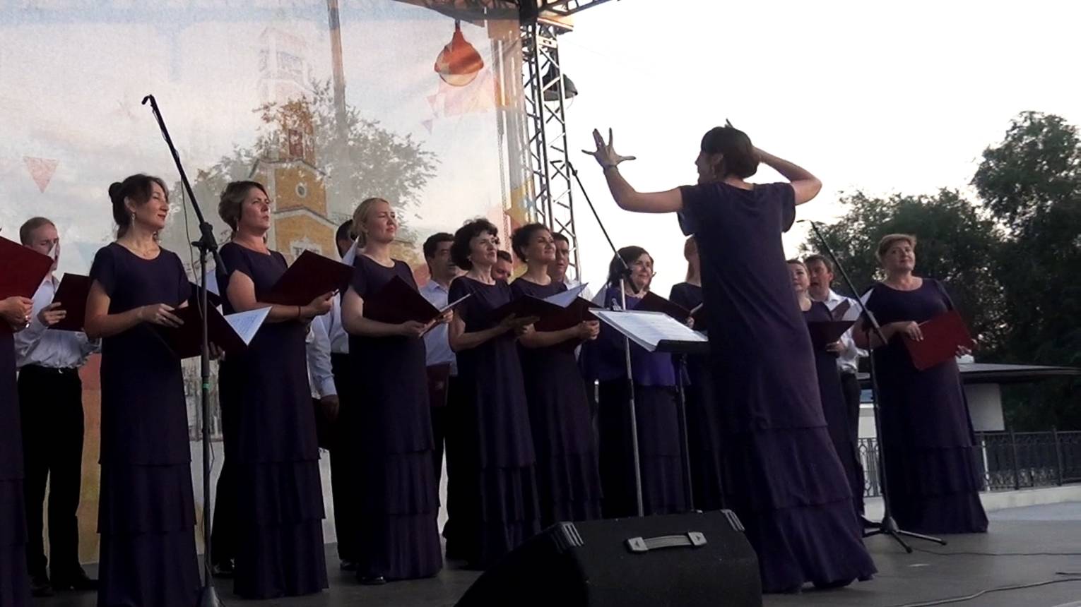 «Вдоль по Питерской». Оренбургский камерный хор смотреть онлайн