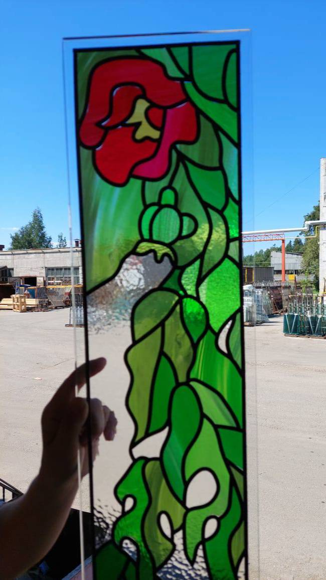 Витраж с растительным орнаментов для окна.