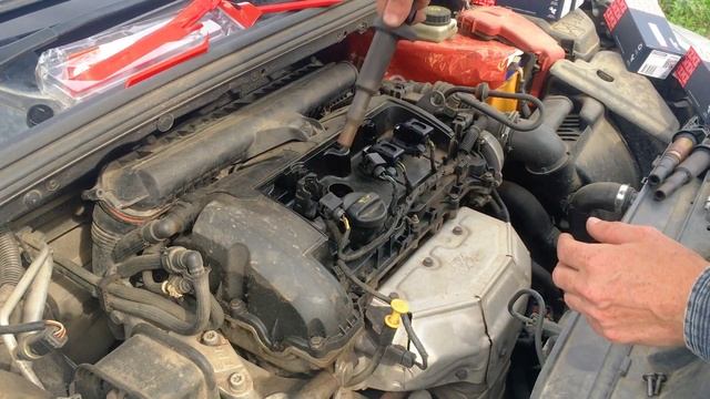 Замена катушек зажигания на Peugeot 308 SW с двигателем EP6 (5FW) 🔧🚗 смотреть онлайн