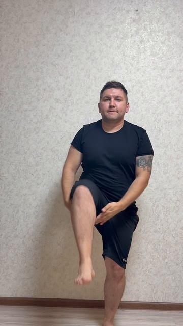 Хотел позаниматься спортом на улице , но погода испортилась? Лови тренировку для дома 😉