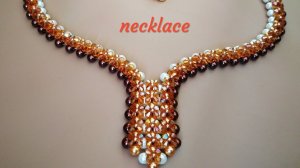 Колье из  бусин и биконусов