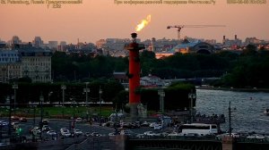 Ростральные колонны зажгли в Петербурге в честь нового праздника 9 августа 2025