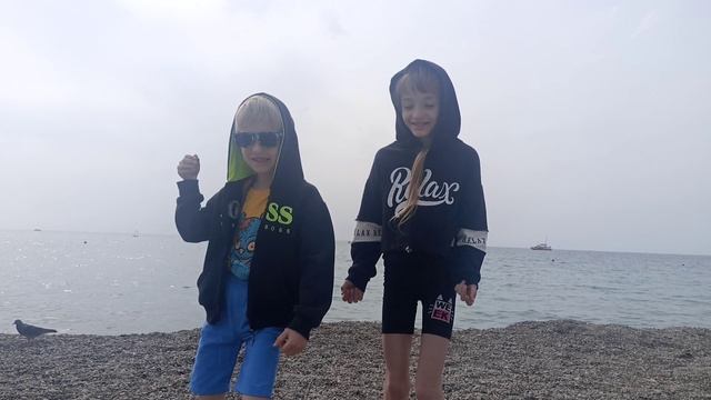 Аня и Рома испоняют... смотреть онлайн