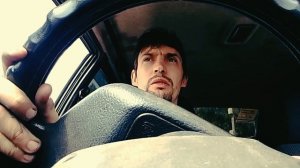 Показываю как стучит в подвеске, подшипник ступици при движении.